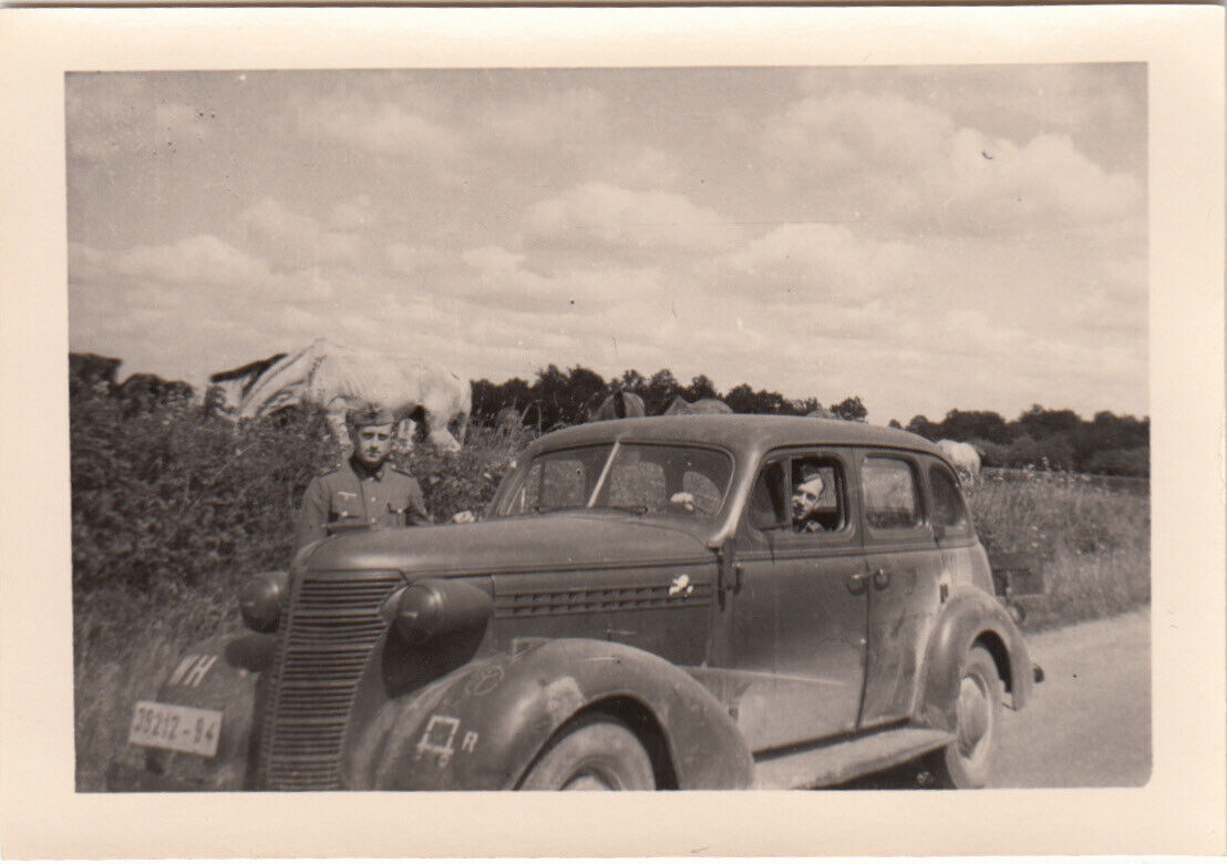 Soldaten mit PKW der Wehrmacht  Kennung in Rußland Ostfront