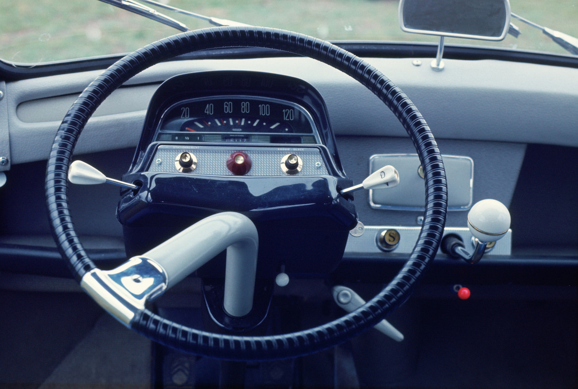 Citroen_AMI6_-®Citroen_Communication_DR_5