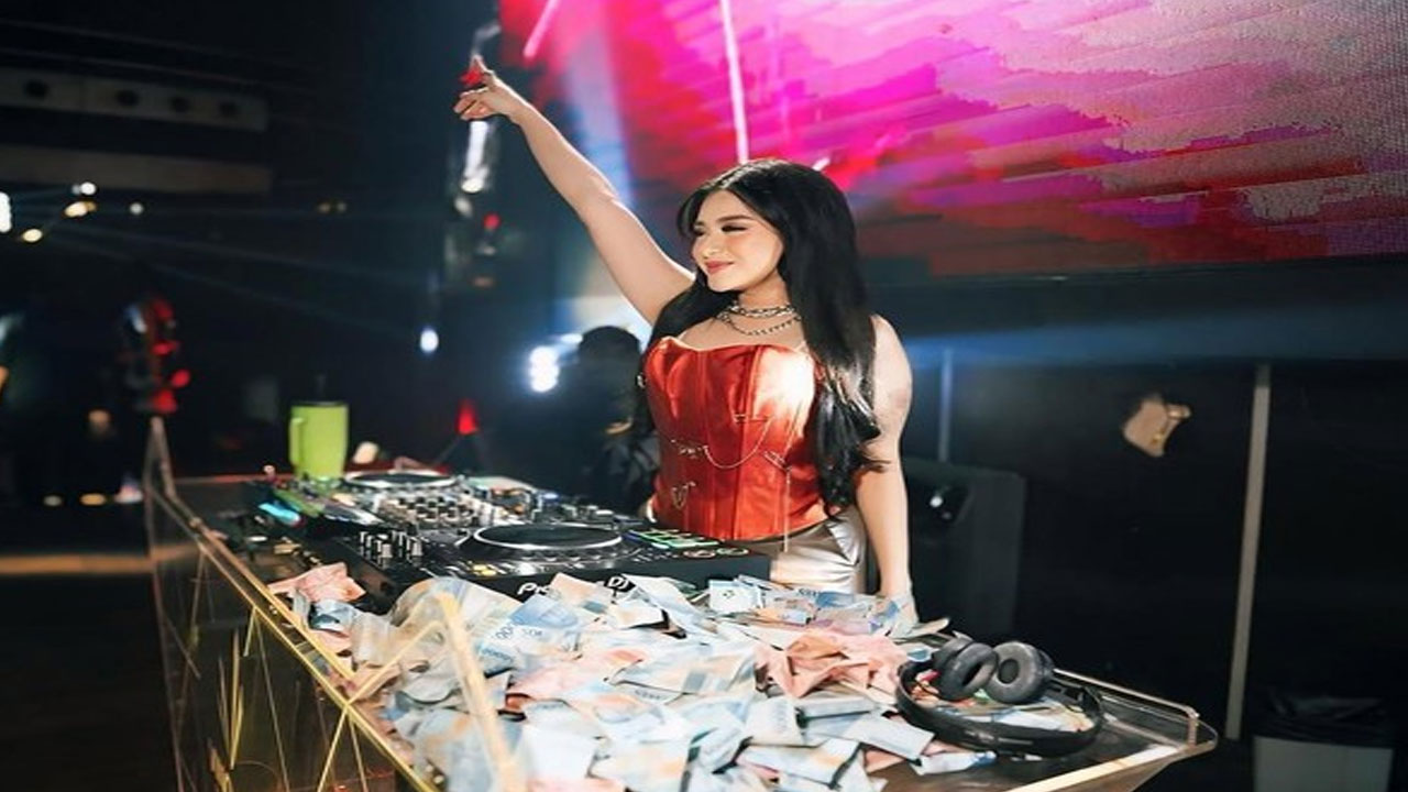 Nathalie Holscher Disawer Habis-Habisan Saat Nge-DJ, Satu Kabupaten Sidrap Geger!