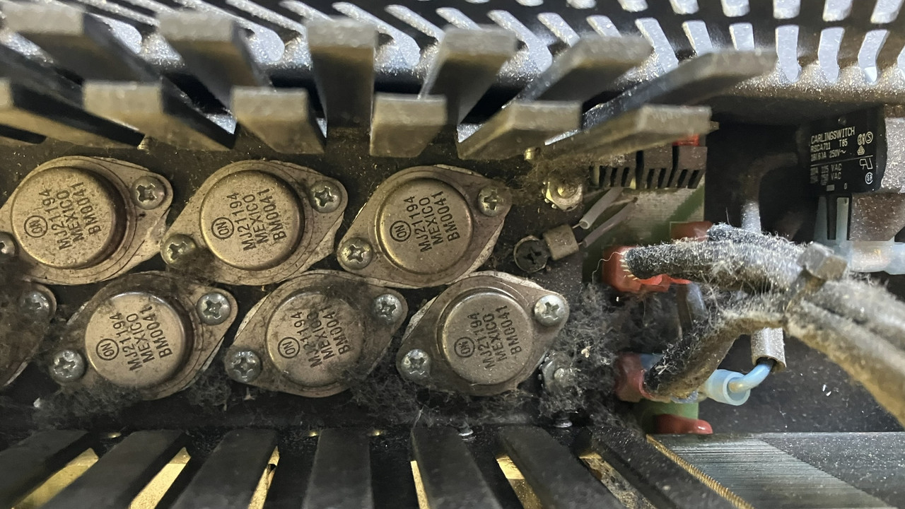 [Bild: USA900-Detail-Transistor.jpg]
