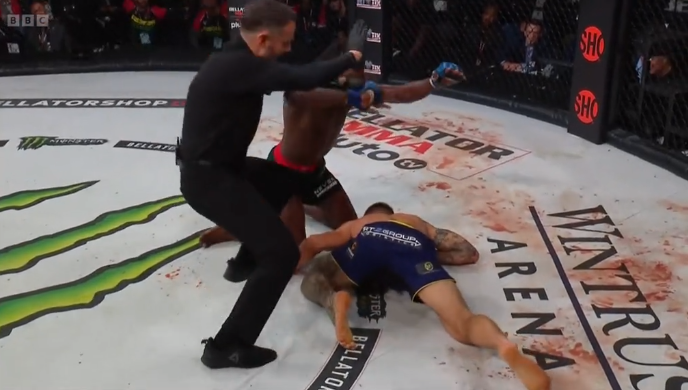 Джейсън Джаксън нокаутира Ярослав Амосов и стана шампион