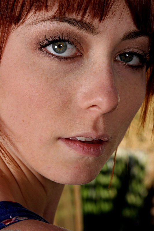 zoe022MAR_214826014