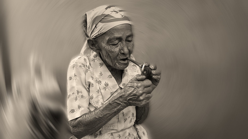 peoplegrannysmokingpipe.jpg
