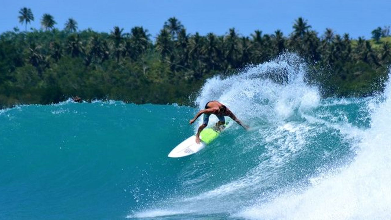 Pantai Sorake, Wisata yang Wajib Dikunjungi di Indonesia