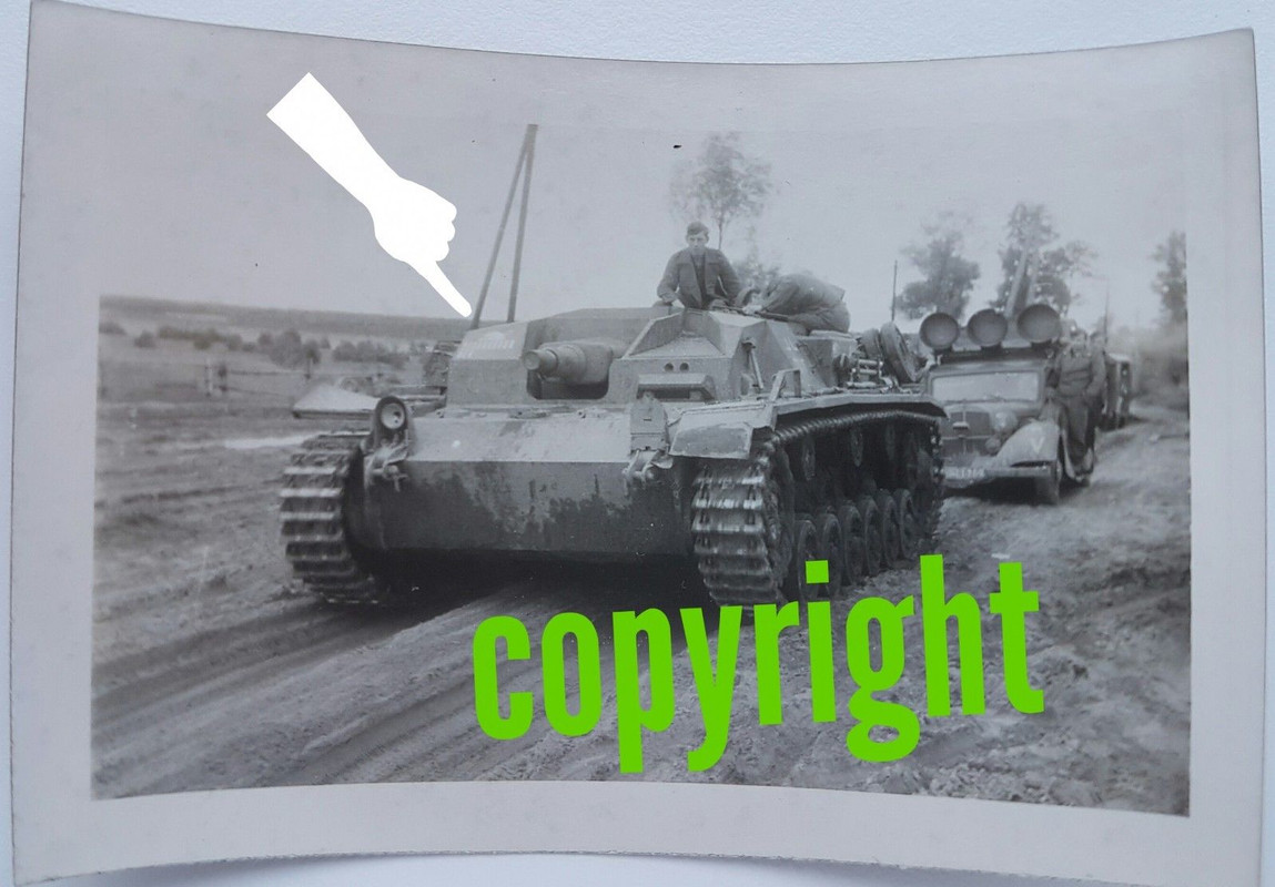 Orig.Foto Panzer Stug Sturmgeschütz GD Division Abzeichen Helm S