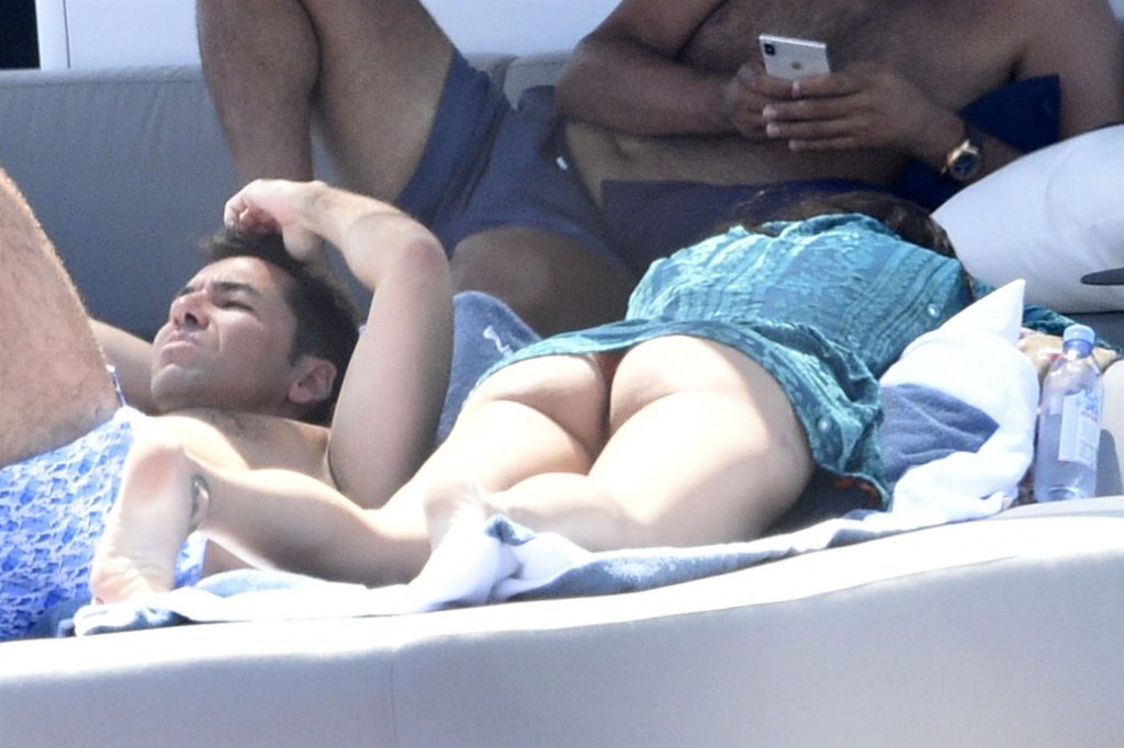 Adriana-Lima-Sexy-The-Fappening-Blog-com-37-1024x