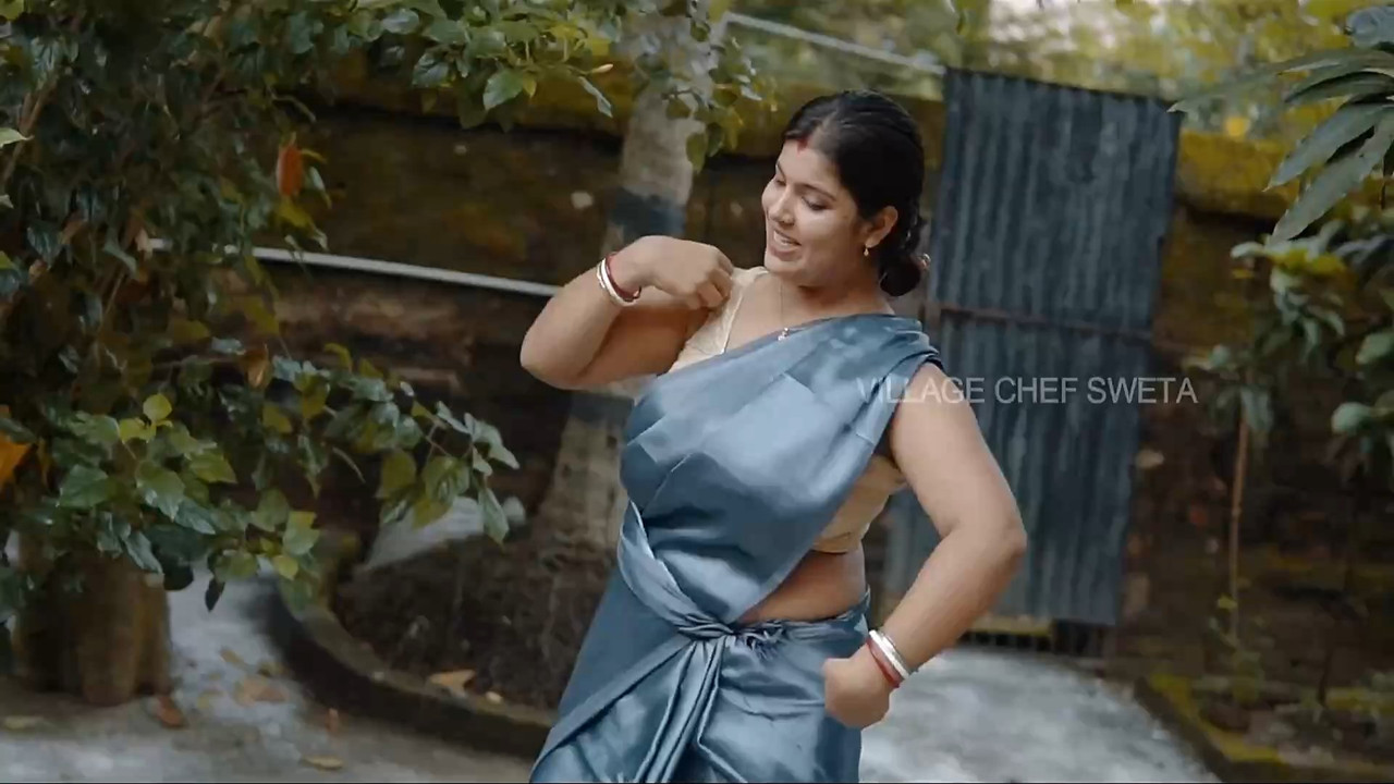 Chubby aunty sexy dance in grey saree.mkv_snapshot_00.10.000