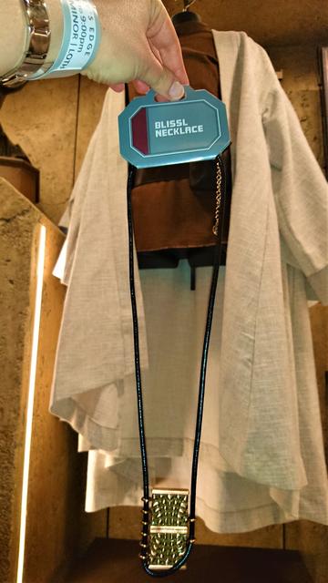 DOK-ONDAR DEN OF ANTIQUITIES: Tienda-museo para amantes de Star Wars - DISNEYLAND ~ STAR WARS: GALAXY'S EDGE, LA GUIA (30)