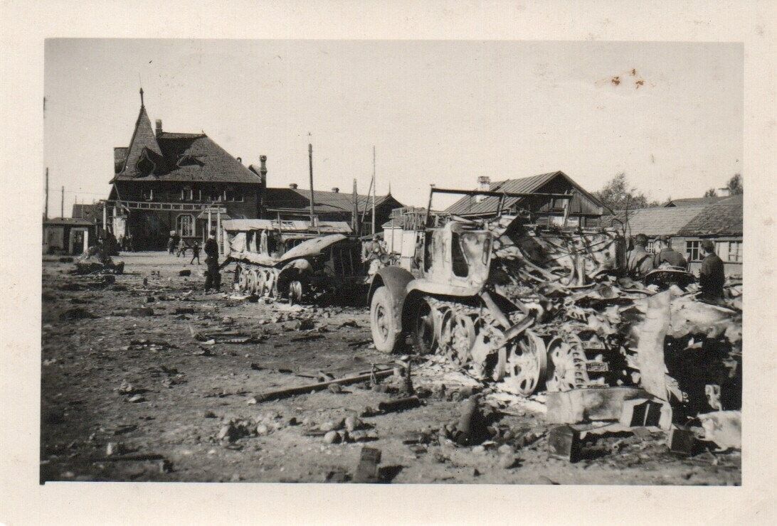 Wehrmacht Kampf Russland Ostfront Zerstörte Kolonne Halbkette Kfz Zugmaschine