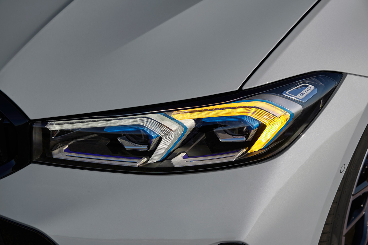 P90462536_highRes_the-new-bmw-3-series