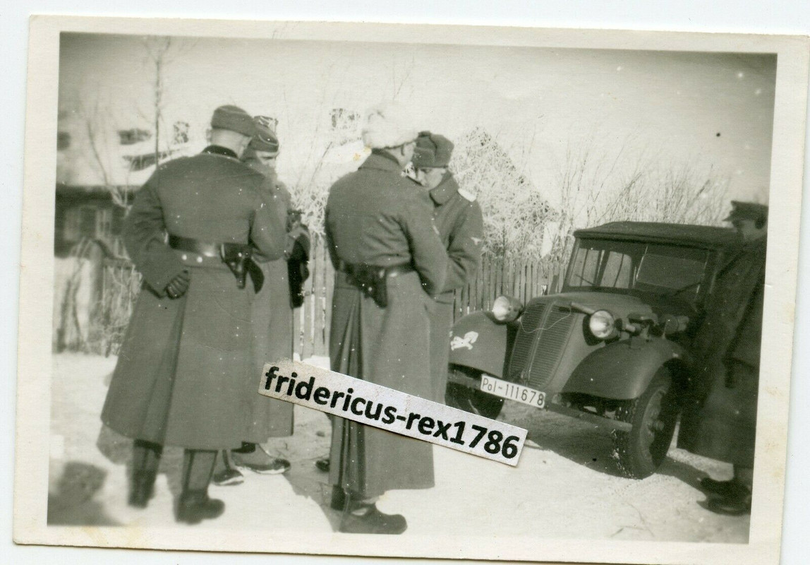 Foto Polizei Btl. im Osten Feb. 43 PKW Kübelwagen Kennung Wappen Adlerklaue