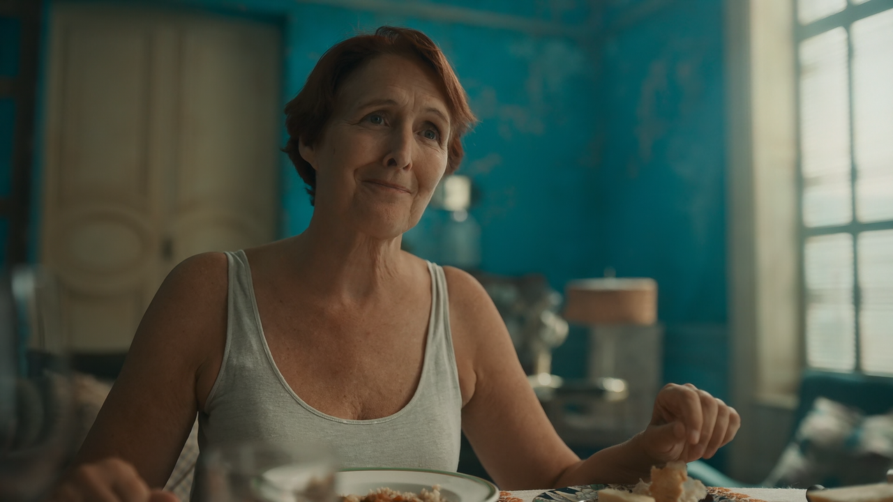 Killing.Eve.S04E04.It’s.Agony.and.I’m.Ravenous.1080p.10bit.BluRay.AAC5.1.HEVC-Vyndros.mkv_snapshot_2