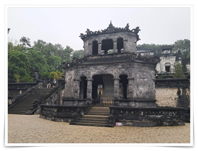 Hue, tumbas imperiales. Autobús nocturno a Tam Coc. - De la bahía de Halong a los templos de Angkor (6)