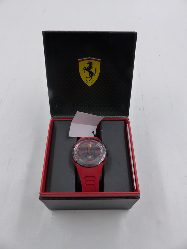 SCUDERIA FERRARI UNISEX APEX WATCH ANALOG RED 840033