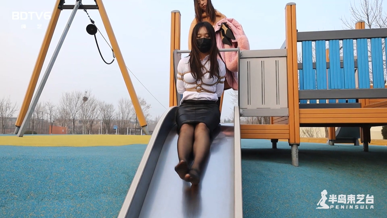 半岛束艺 领着表妹逛公园 白鲸 奎因.mp4_20231004_132719.817