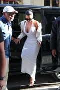 Kim-Kardashian-Cleavage-White-Paris26