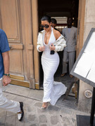 Kim-Kardashian-Cleavage-White-Paris36