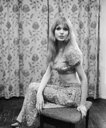 madeline-smith-b35