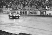 24 HEURES DU MANS YEAR BY YEAR PART ONE 1923-1969 - Page 44 58lm08-Jag-EType-D-Hamilton-I-Bueb-1