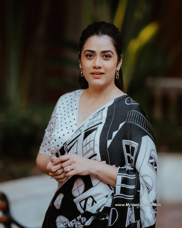 15-Actress-Girija-Oak-Godbole-Photos-Wallpapers-My-Vantage-Point