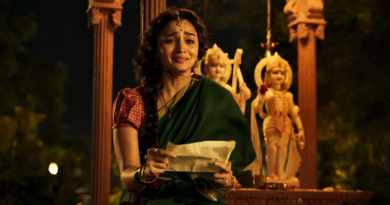 RRR 2022 WebRip [Hindi + Tamil + Telugu + Malayalam + Kannada] 480p, 720p, 1080p ESub Screenshot
