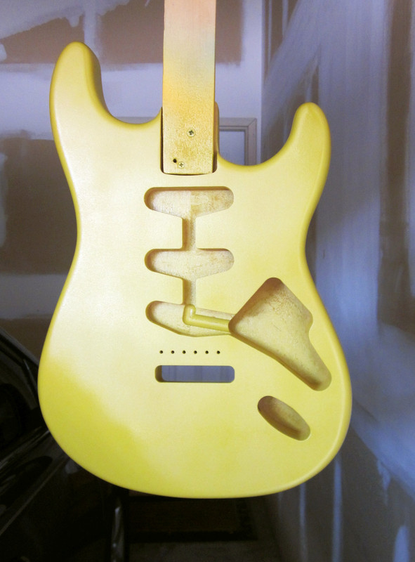 TV yellow strat.