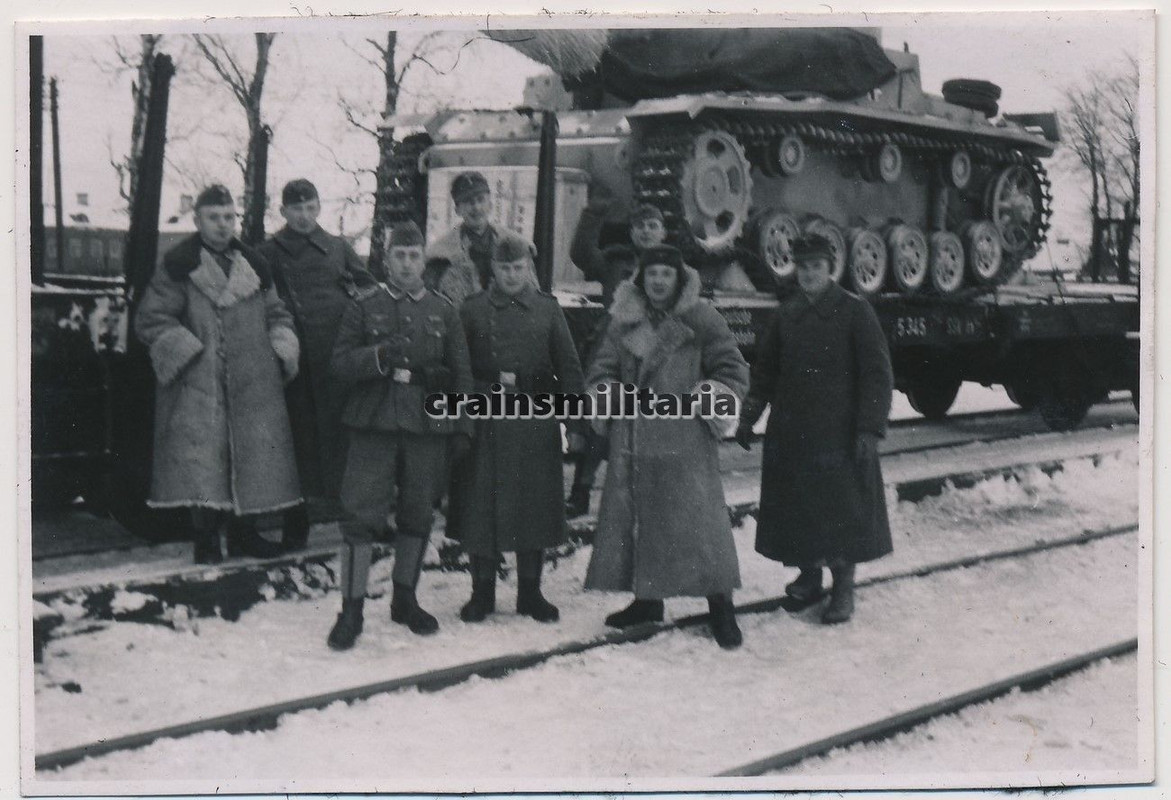Orig. Foto Soldaten b. Sturmgeschütz StuG III Ba