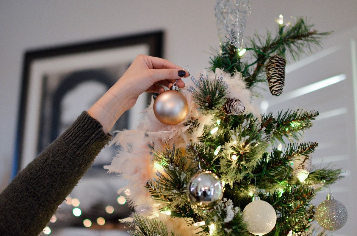 VIDEO TikTok: Come posizionare le luci di Natale senza dover girare intorno all'albero
