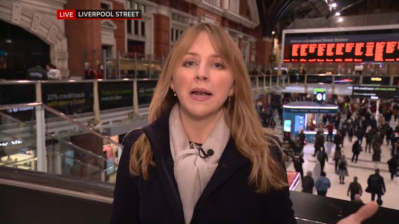 BBC London News_20231121_18301900.ts_snapshot_13.10.598