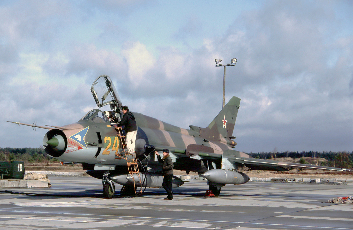 20 GvAPIB Su-17M4 24 yellow_14816 (7)