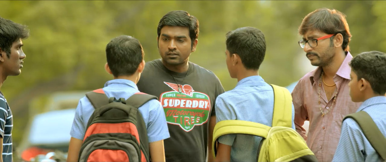 Naanum Rowdydhaan 2015 WebRip [Tamil] 480p, 720p ESub Screenshot