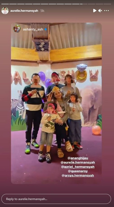 Kenakan topeng bergambar Atta Halilintar