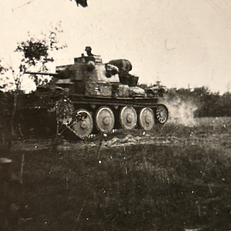 Foto Wk2 Front Wehrmacht Deutscher Panzer Soldaten Kampf (2)