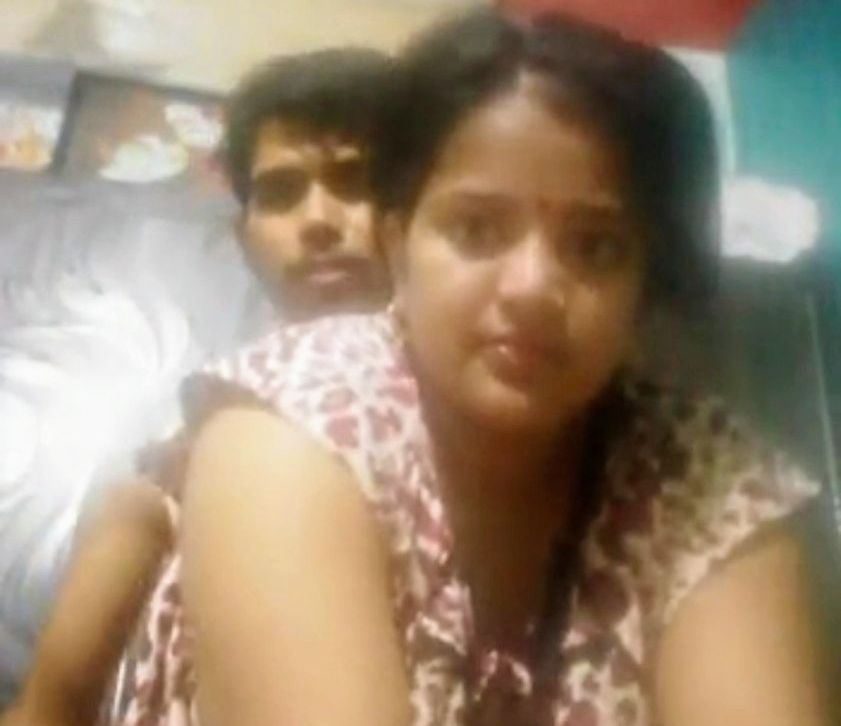 Desi indian couple bf fucking in doggy style full sex video