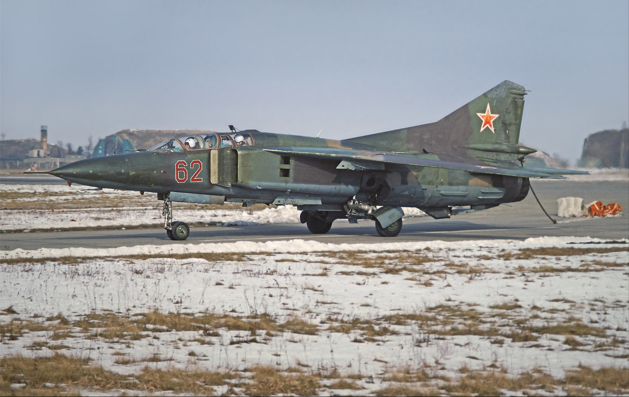 296 IAP Mig-23UB 62 Red_0904012, Winter 1992-1993 (2)