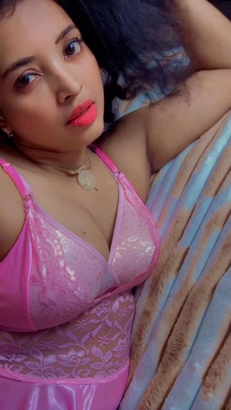 [Image: lakshmi-dheeptha-hot-in-pink-bra-and-pan...04-321.jpg]