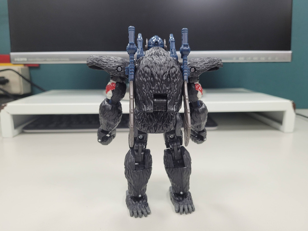 Netflix-War-For-Cybertron-Optimus-Primal-Rattrap-06