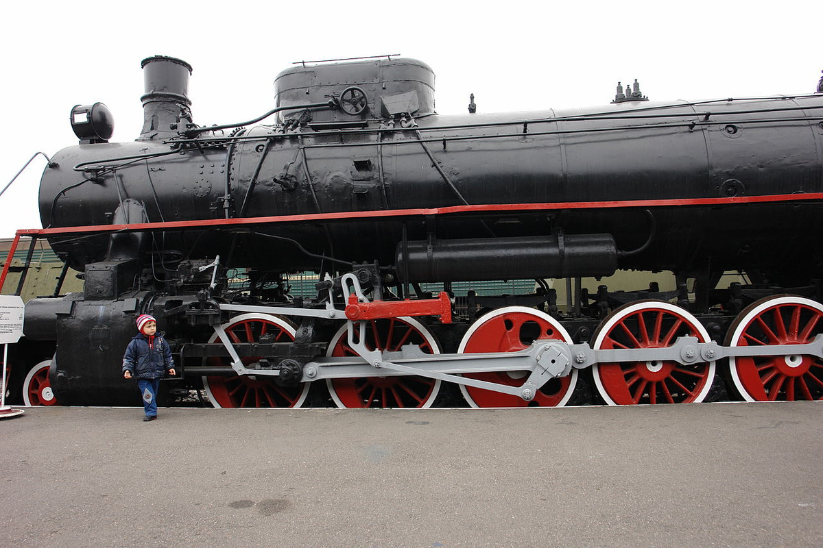 La locomotive ФД20 ou FD20 FD-20-1103-la-gare-ferroviaire-de-Varshavsky55