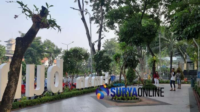 Suasana Car Free Day (CFD) masuki minggu pertama bulan Ramadan di Taman Bungkul Surabaya, Minggu (12/5/2019).