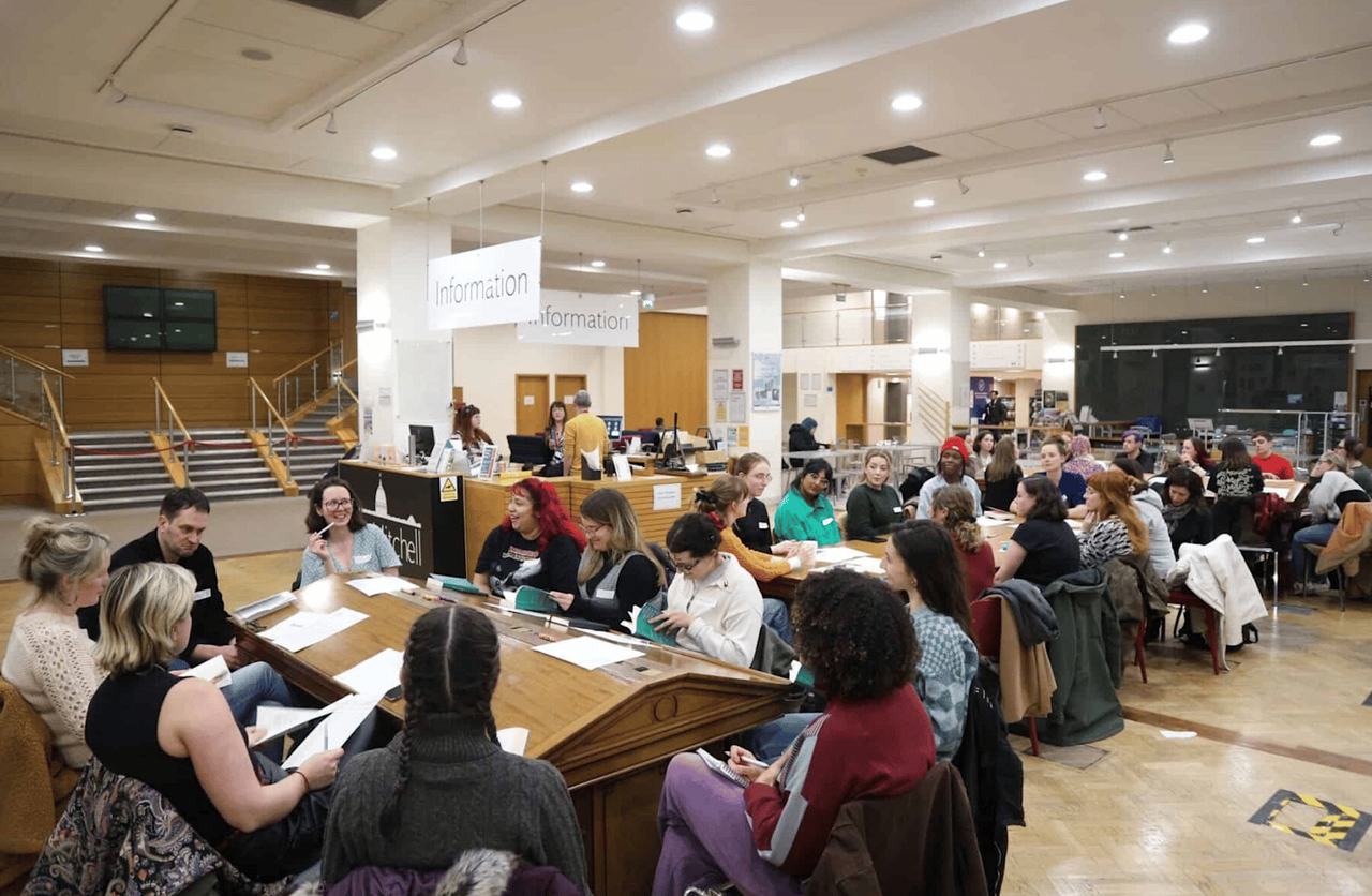 O poder que a revolução dos clubes de leitura tem de iluminar caminhos