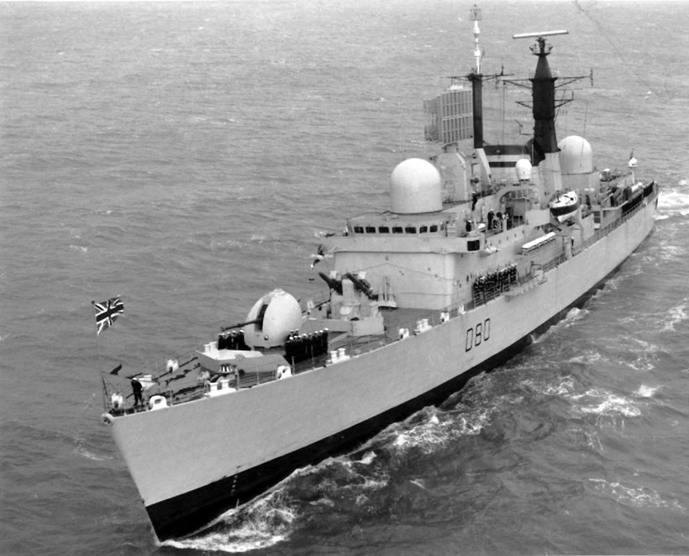 HMS Sheffield (D80)-15