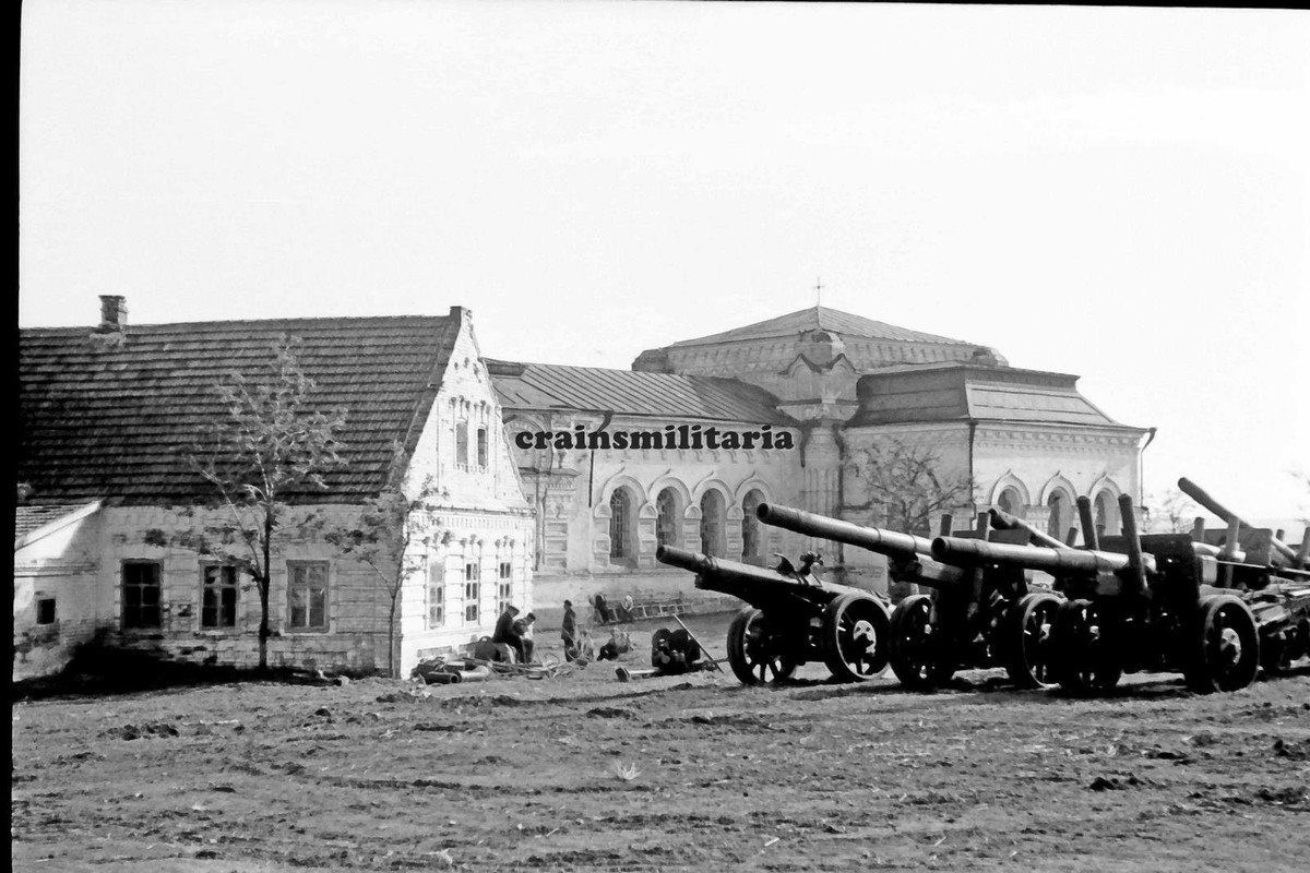Orig. Negativ Foto Artillerie Geschütz b. zerstörte orthodoxe Kirche in Russland