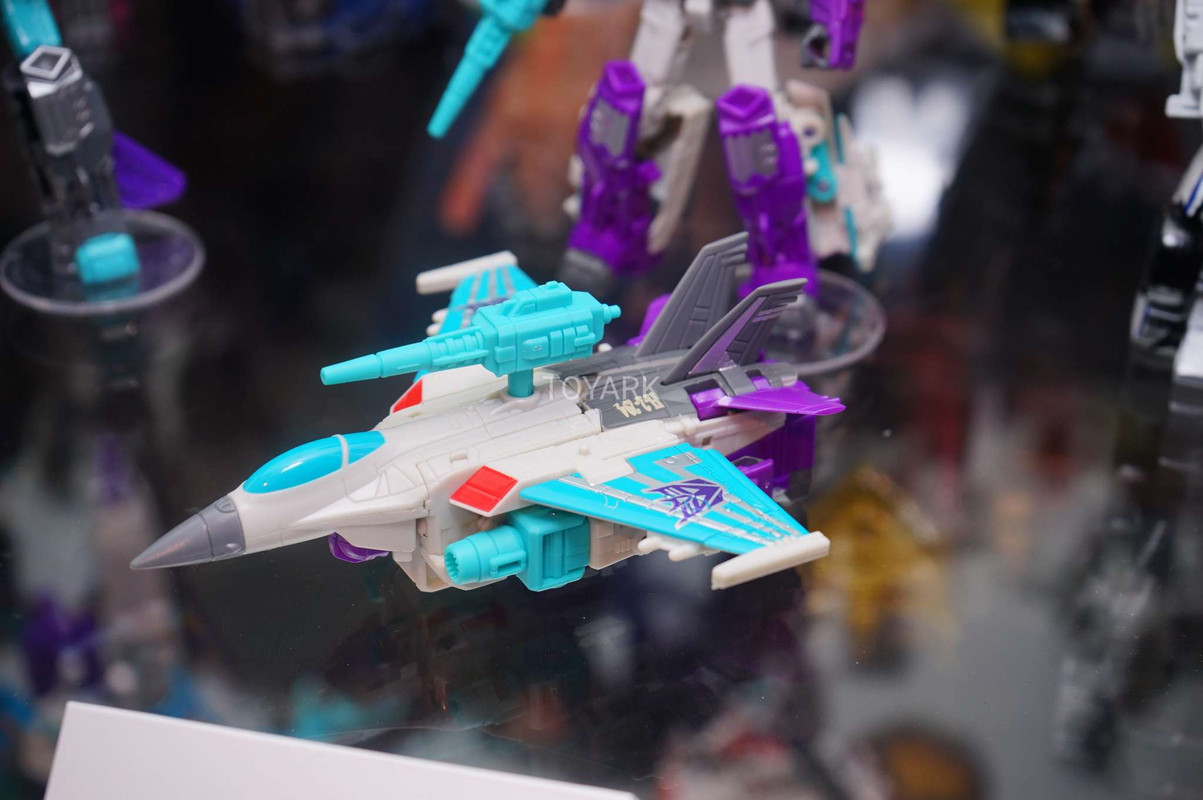 SDCC-2017-Transformers-Hasbro-Thurs-031