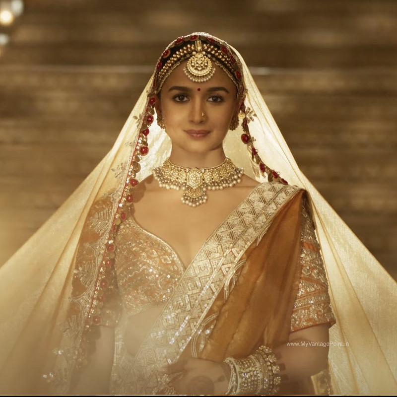 bride-look-of-alia-bhatt-in-rocky-aur-rani-ki-prem-kahani-2023