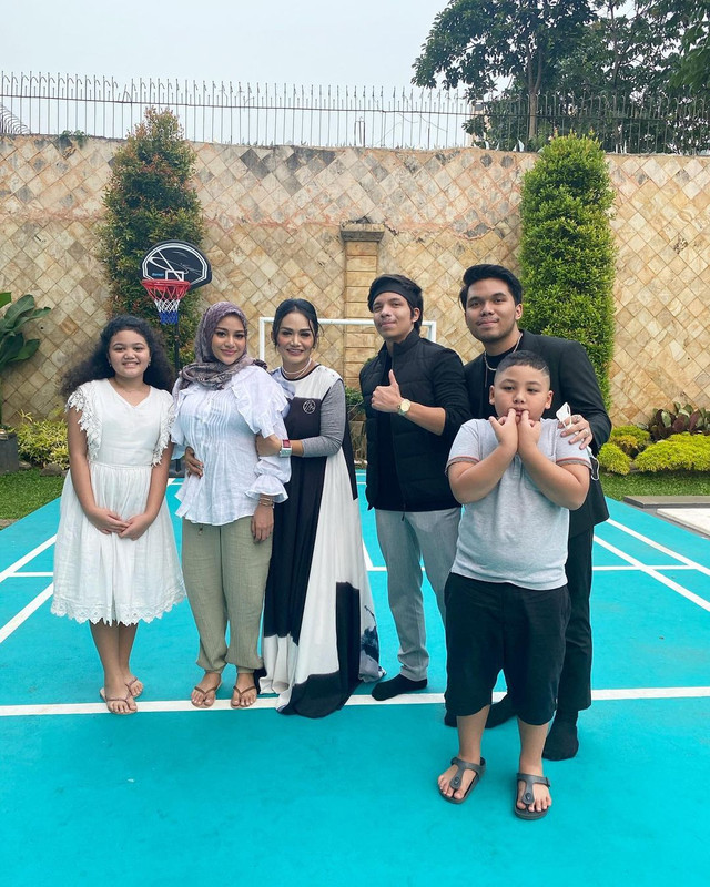 Aurel dan Atta Halilintar menyambangi rumah Krisdayanti