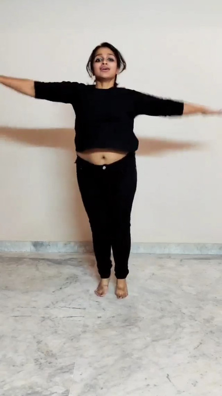 Mallu girl dep navel and tits.mp4_snapshot_00.25.177
