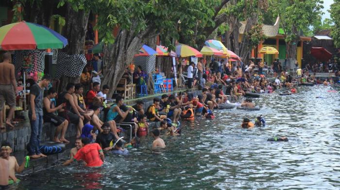 ramai pengunjung datang ke sini