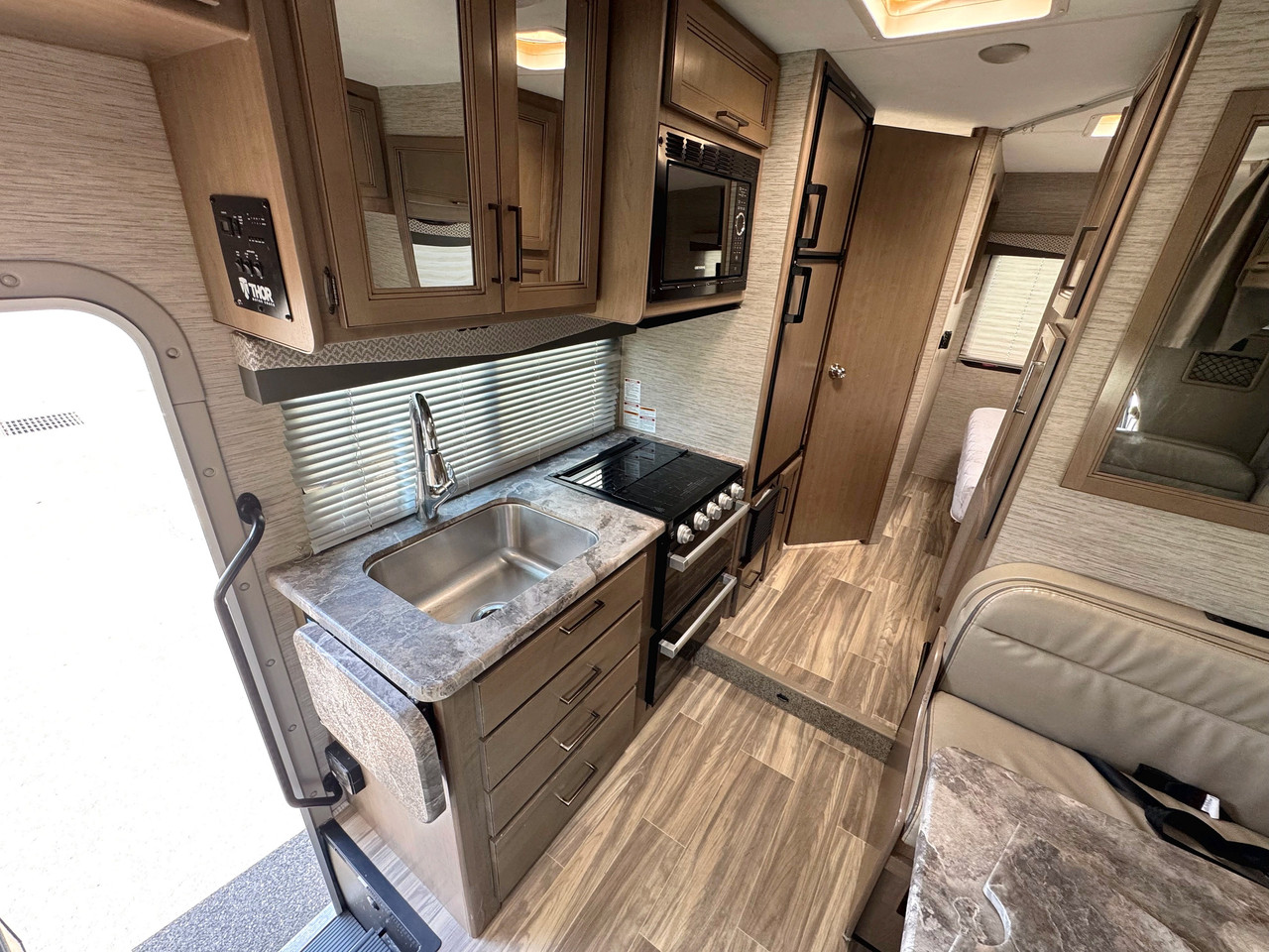 Vehicle thumbnail 32