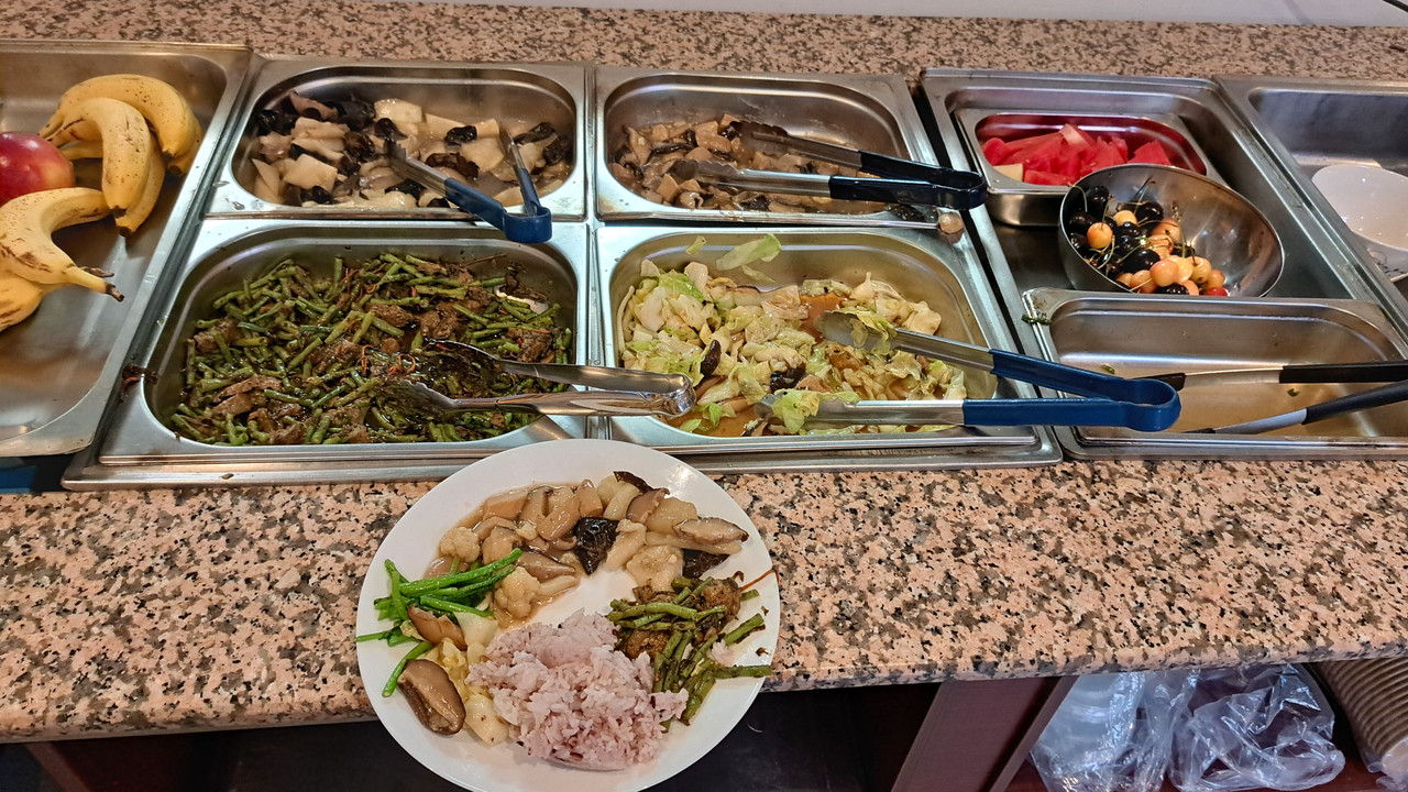 [Image: TEMPEL-VEGAN-buffet-250628.jpg]