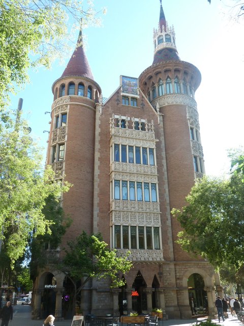 Dia 4 .- Barcelona. - Románico en Gerona. Y Modernismo en Barcelona. (1)